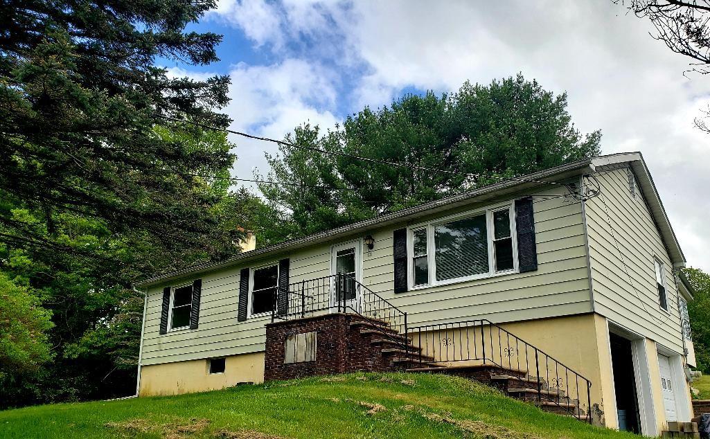 Katzman Road, Ellenville, New York - 3 Bedrooms  
1 Bathrooms  
6 Rooms - 