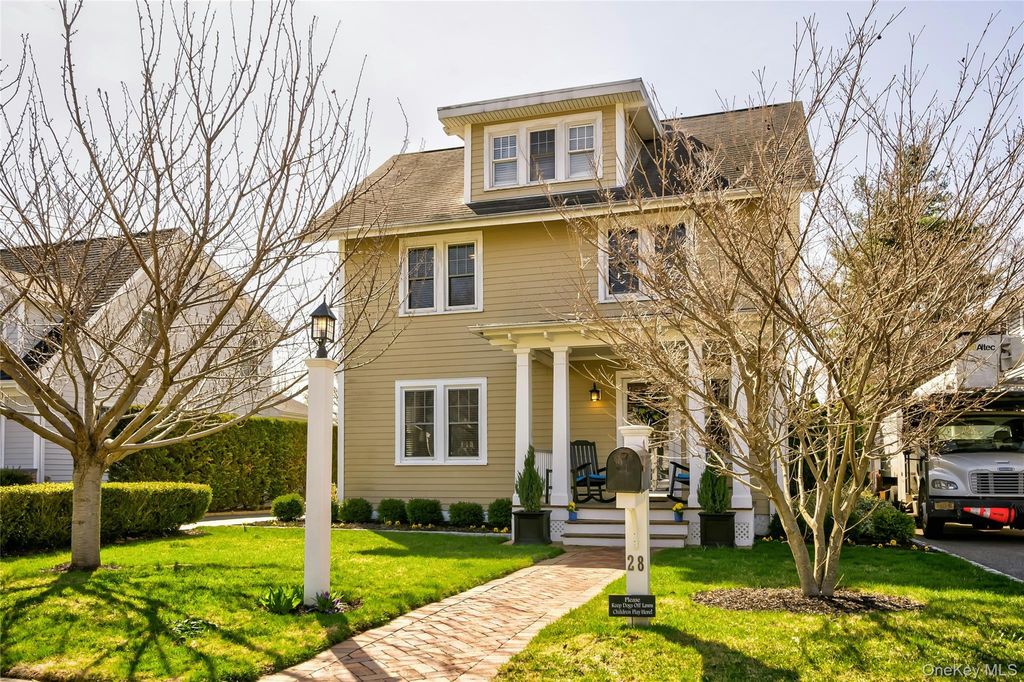 Photo of 28 Lindbergh Street, Locust Valley, NY 11560 (MLS # 964429)