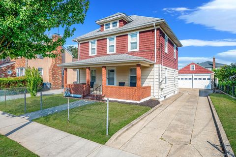 236 Jackson Avenue Mineola NY 11501