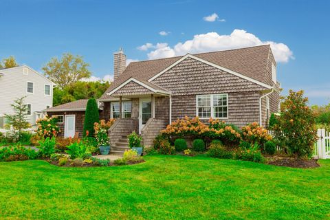 859 E Bay Drive West Islip NY 11795