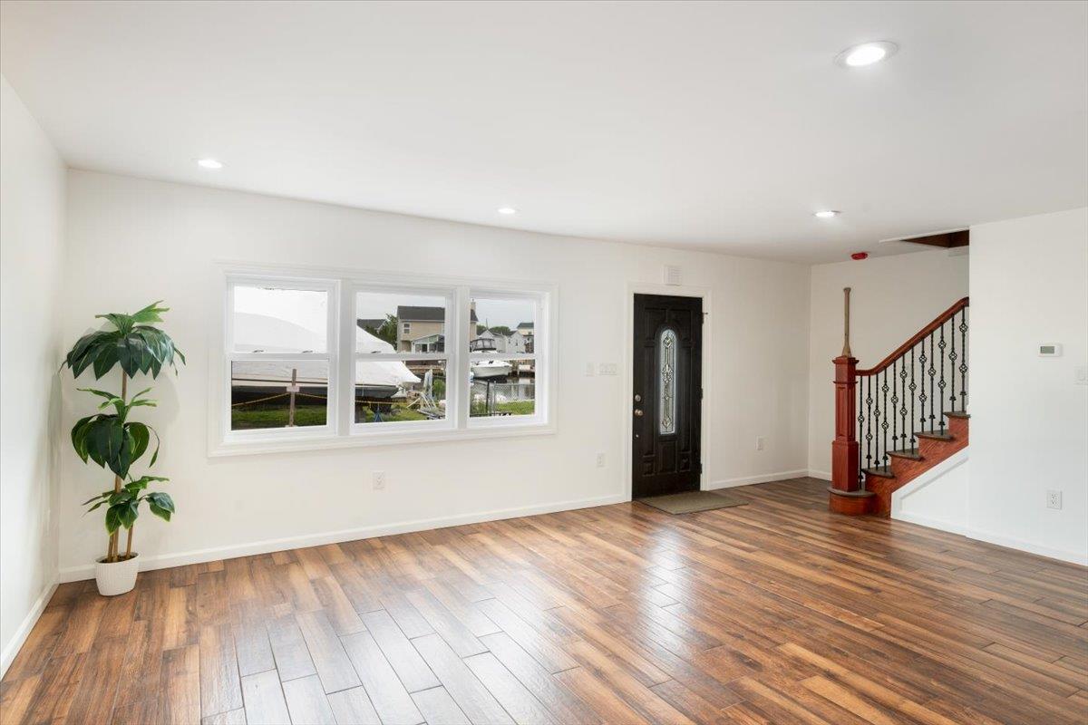 886 S 8th Street St, Lindenhurst, New York image 6