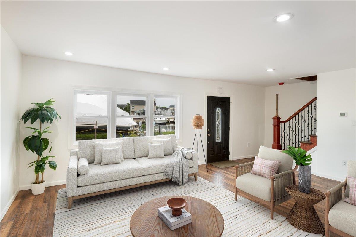 886 S 8th Street St, Lindenhurst, New York image 5