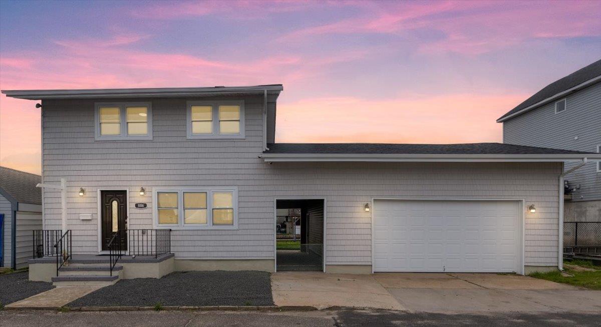 886 S 8th Street St, Lindenhurst, New York image 1