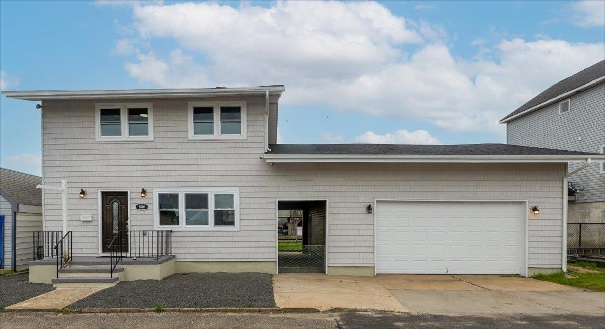 886 S 8th Street St, Lindenhurst, New York image 24
