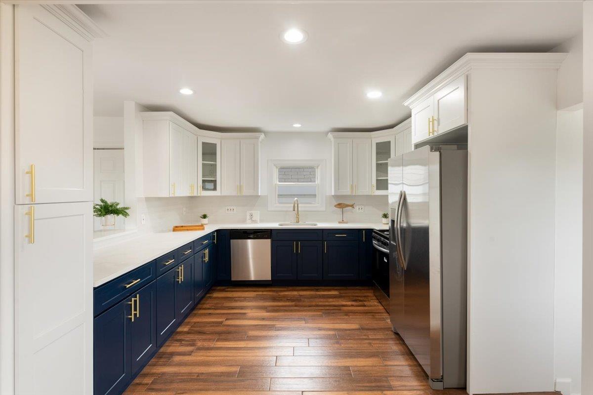 886 S 8th Street St, Lindenhurst, New York image 8