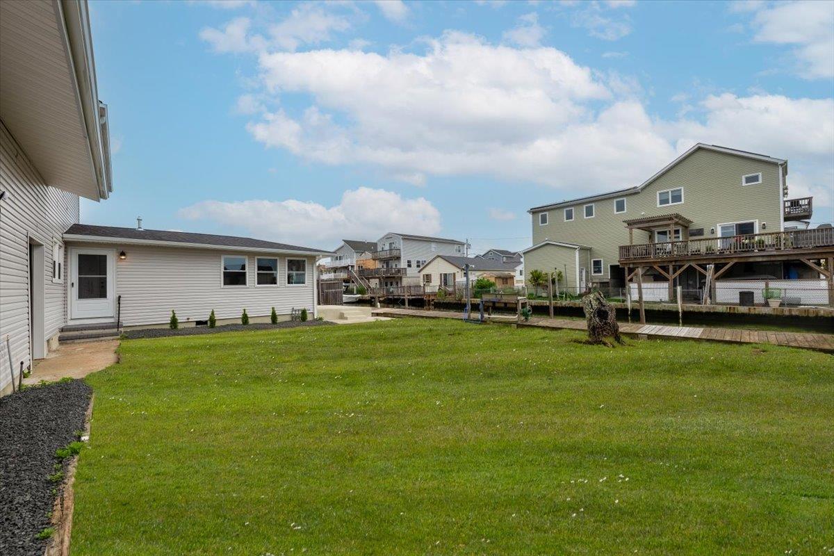 886 S 8th Street St, Lindenhurst, New York image 20