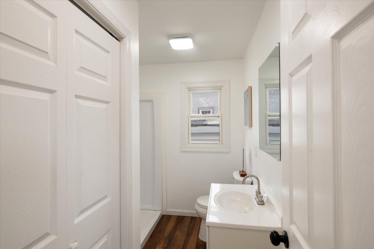 886 S 8th Street St, Lindenhurst, New York image 12