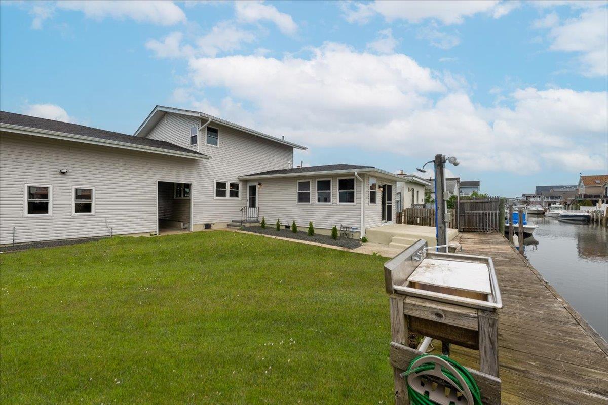 886 S 8th Street St, Lindenhurst, New York image 21