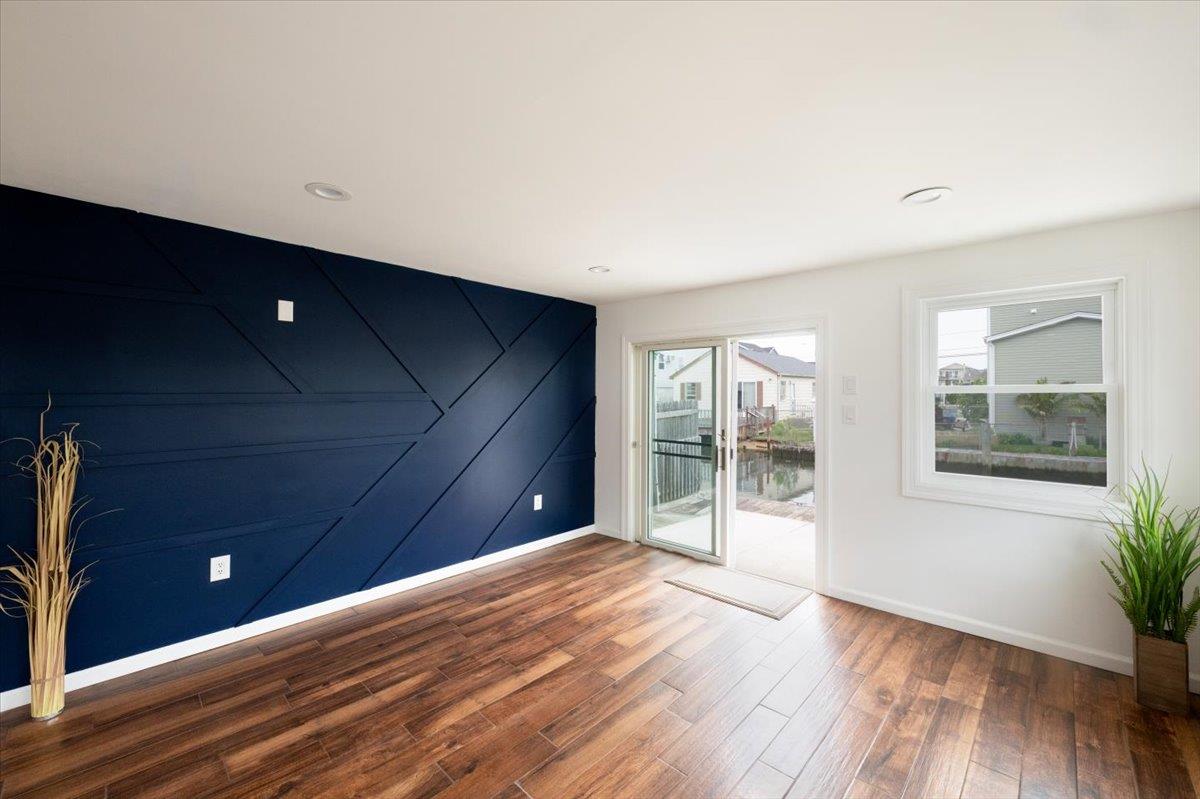 886 S 8th Street St, Lindenhurst, New York image 13