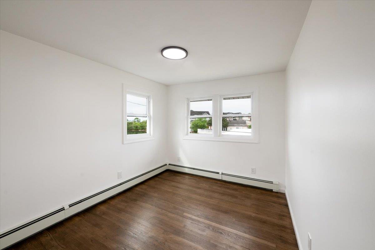 886 S 8th Street St, Lindenhurst, New York image 18