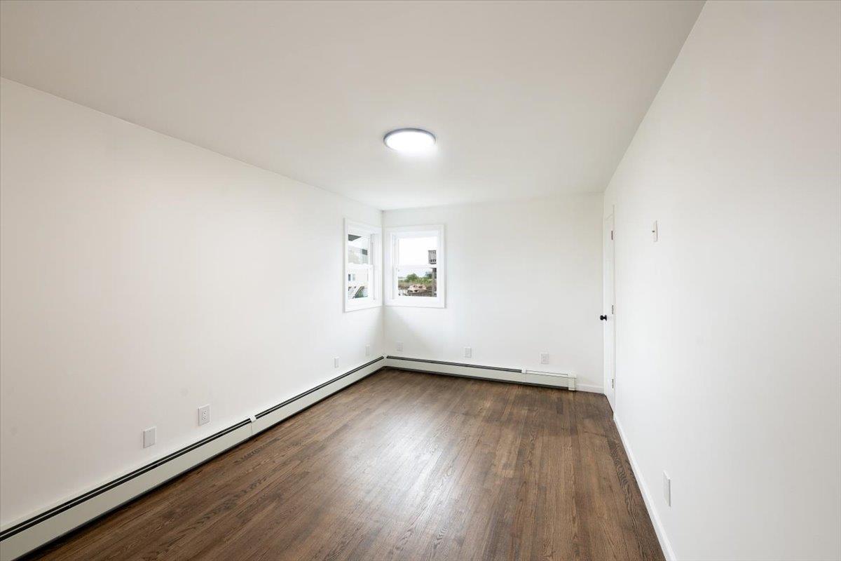 886 S 8th Street St, Lindenhurst, New York image 16