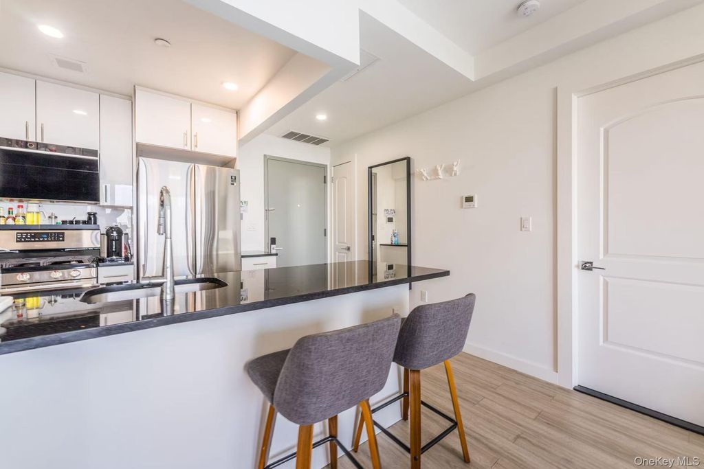 Photo of 144-27 Sanford Avenue #8O, Flushing, NY 11355 (MLS # 915401)