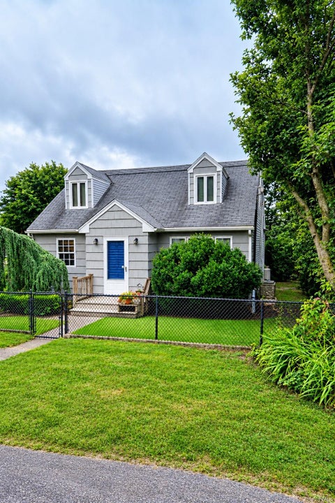 Apartment For Rent - 48 Rosemont Avenue<br/> Suffolk County, Farmingville, NY 11738