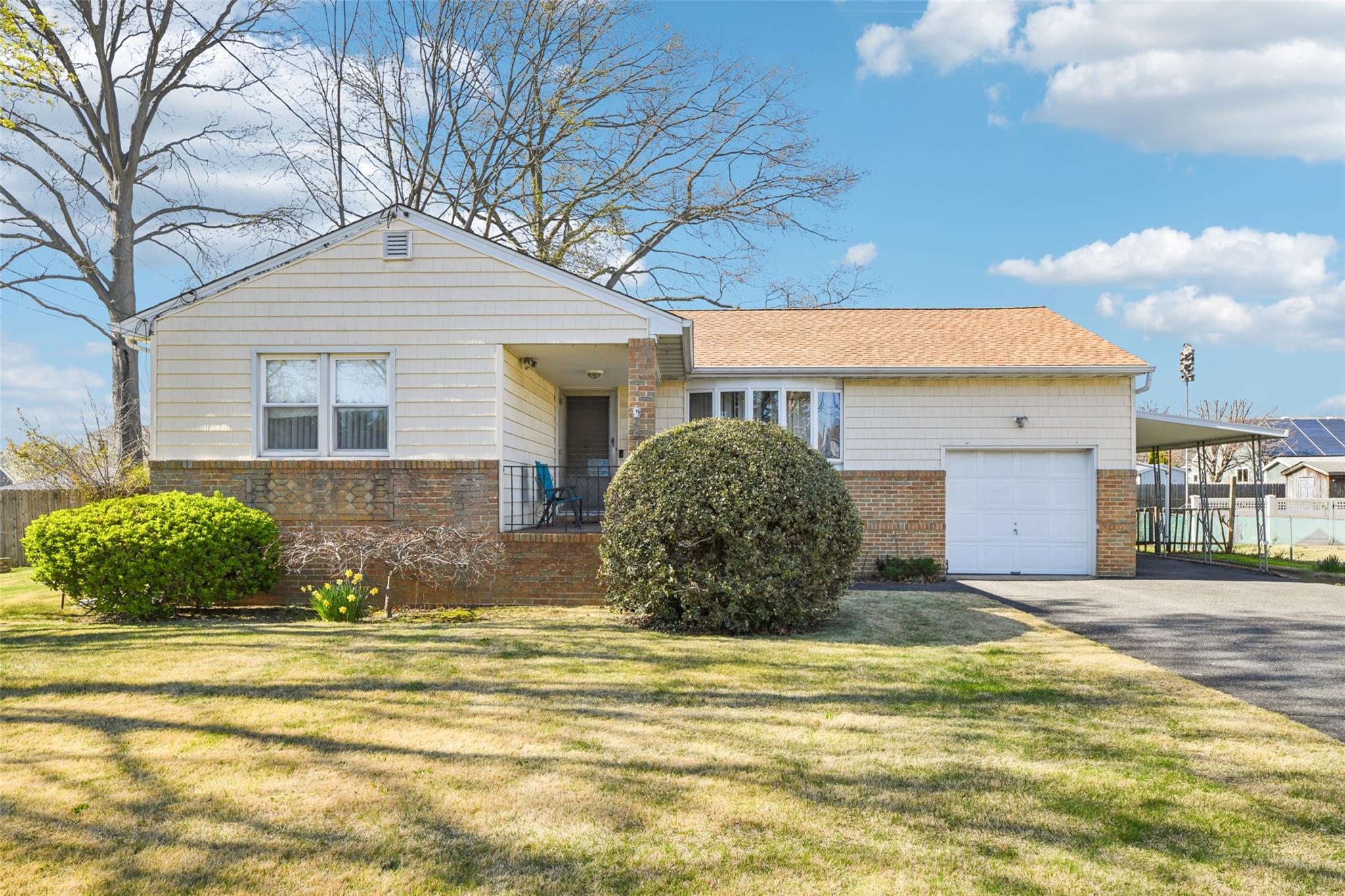 622 14th Street, West Babylon, New York image 1