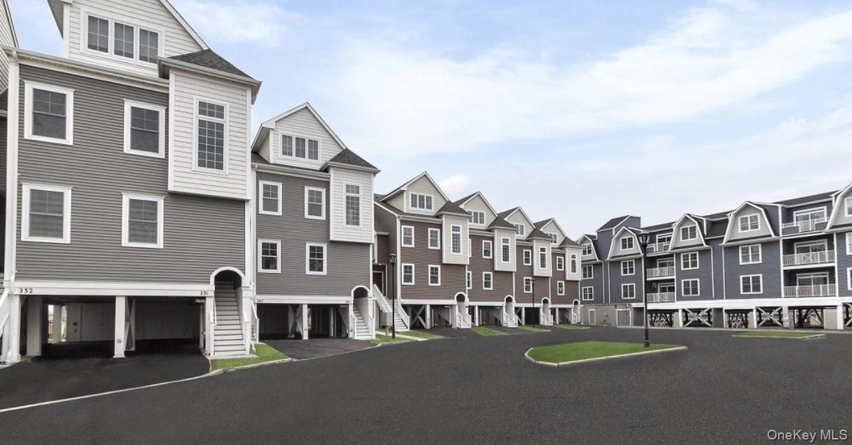 121 Marina Pointe Drive 121