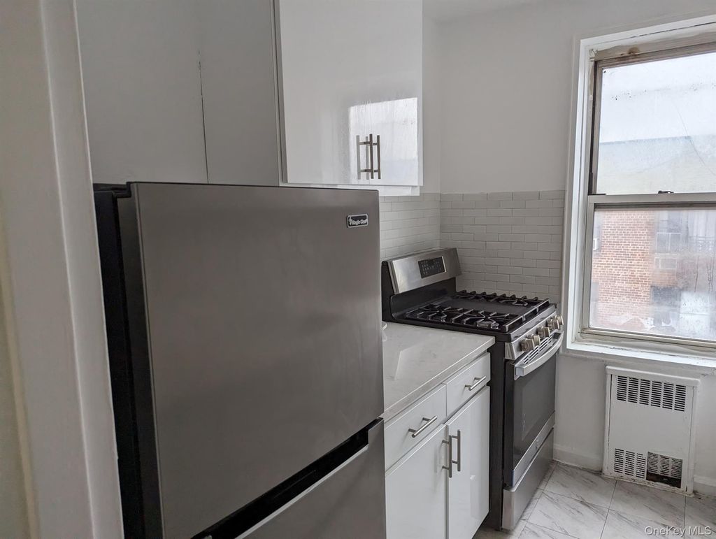 Photo of 4225 80th Street #6F, Elmhurst, NY 11373 (MLS # 986660)