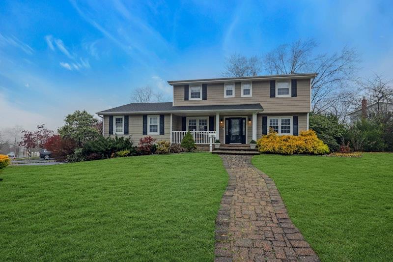 128 Sunny Hill Drive, East Norwich, New York image 1