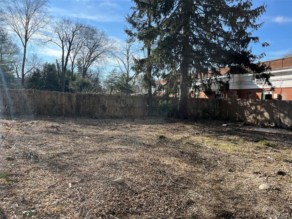 Photo of 8 Ketewomoke Drive, Halesite, NY 11743 (MLS # 951884)