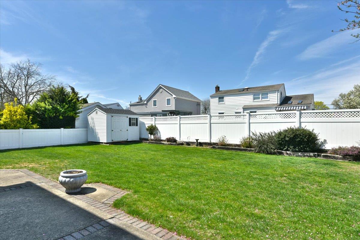 185 N 3rd Street, Bethpage, New York image 25