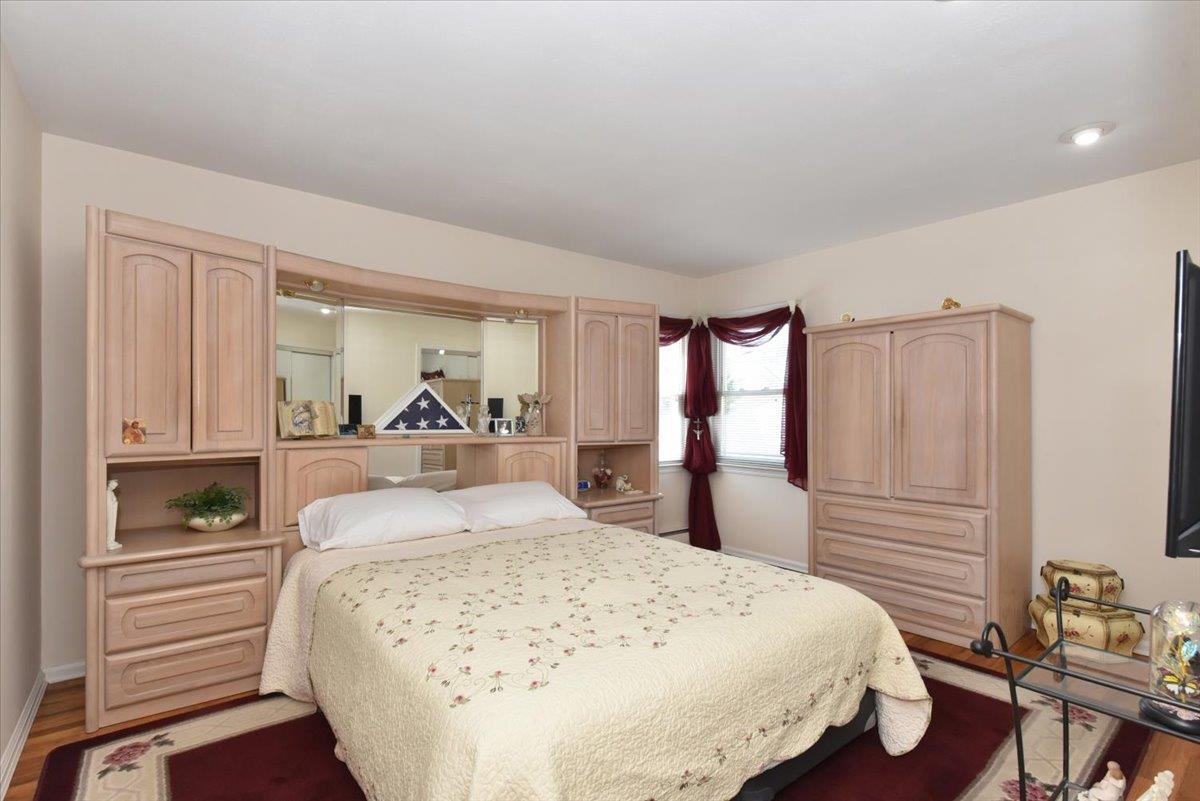 185 N 3rd Street, Bethpage, New York image 16
