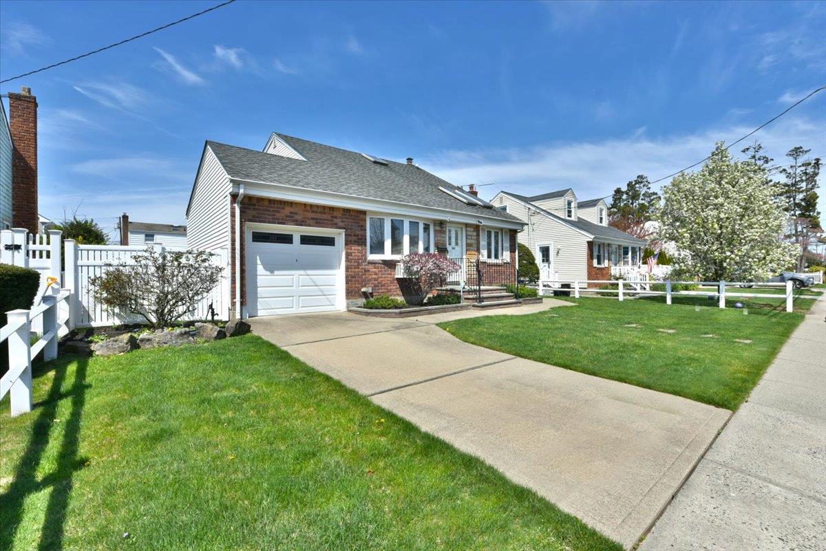 185 N 3rd Street, Bethpage, New York image 2