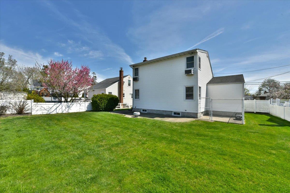 185 N 3rd Street, Bethpage, New York image 27