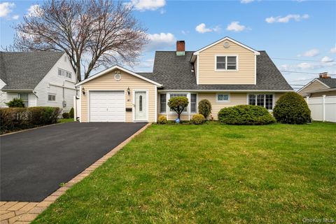 41 Winter Lane Hicksville NY 11801