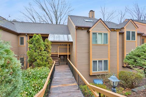 Apartment For Sale - 806 Eagle Bay Drive<br/> Ossining, NY 10562