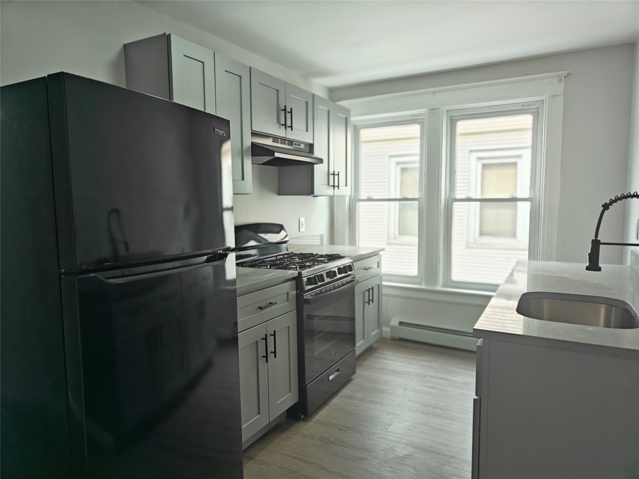 Rental Property at Mansion Street 2W, Poughkeepsie, New York - Bedrooms: 3 
Bathrooms: 1 
Rooms: 5  - $2,350 MO.