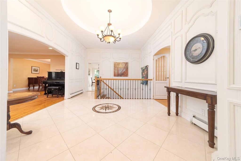 Photo of 65 Starling Court, East Hills, NY 11576 (MLS # 965399)