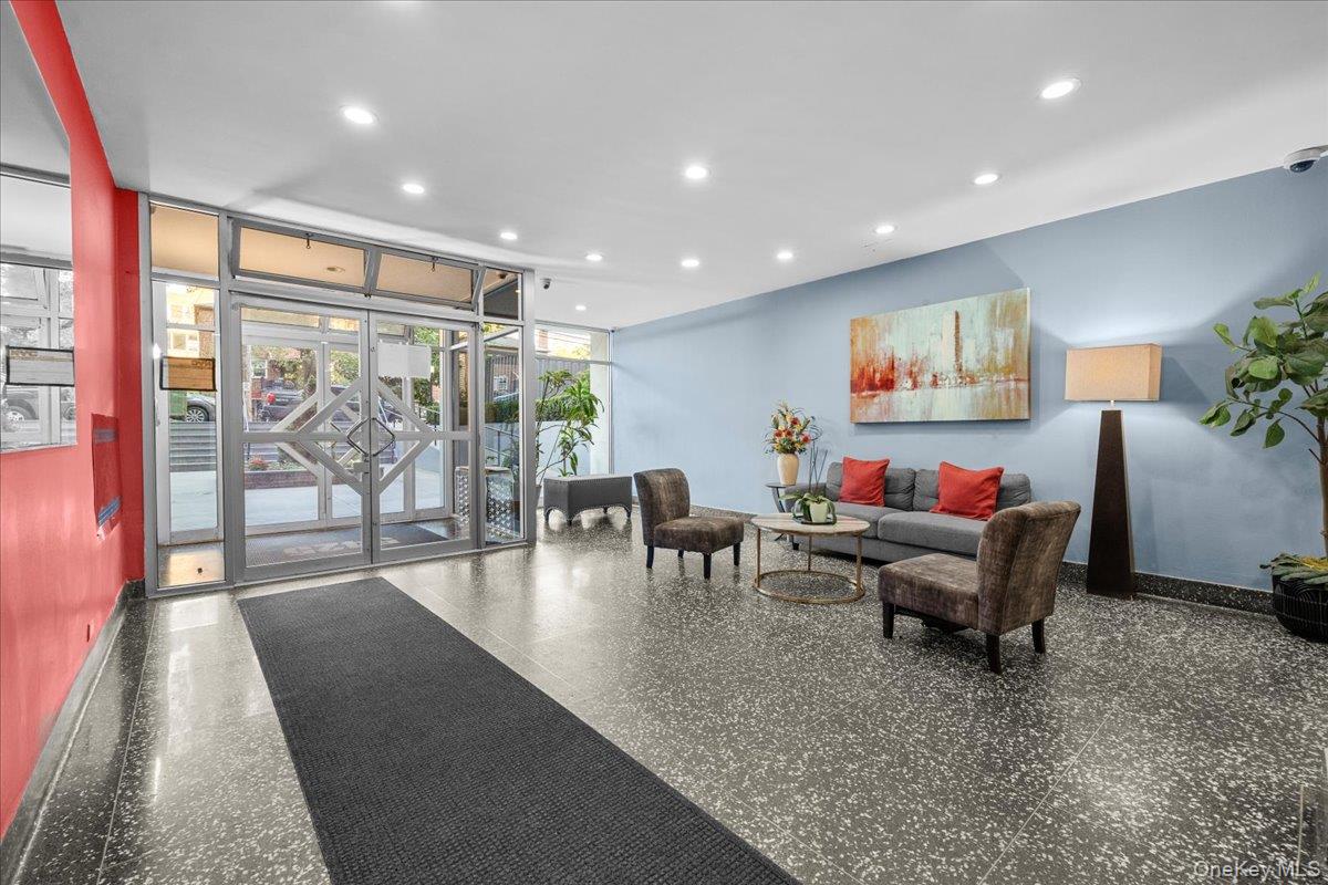 5425 Valles Avenue 2H