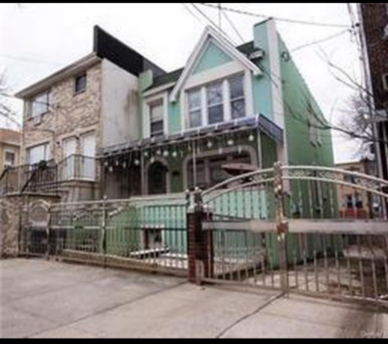 Rental Property at Saint Lawrence Ave Apt 2 Ave, Bronx, New York - Bedrooms: 3 
Bathrooms: 1 
Rooms: 5  - $3,777 MO.