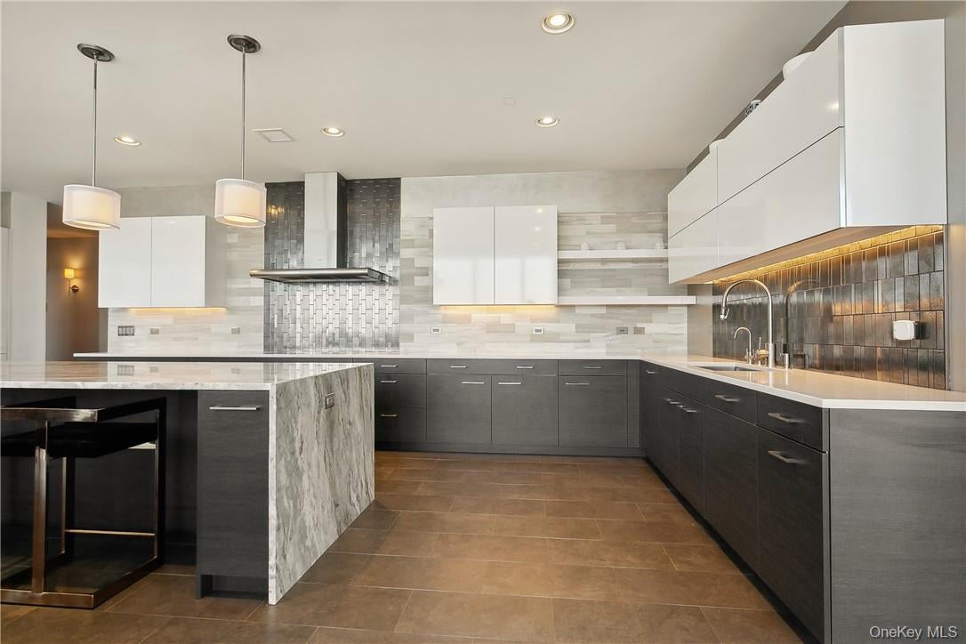 5 Renaissance Square PH40C