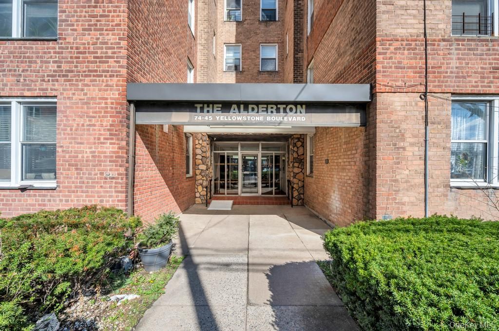 Photo of 74-45 Yellowstone Boulevard #5G, Rego Park, NY 11374 (MLS # 986511)