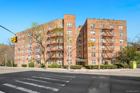 Photo of 74-45 Yellowstone Boulevard #5G, Rego Park, NY 11374 (MLS # 986511)