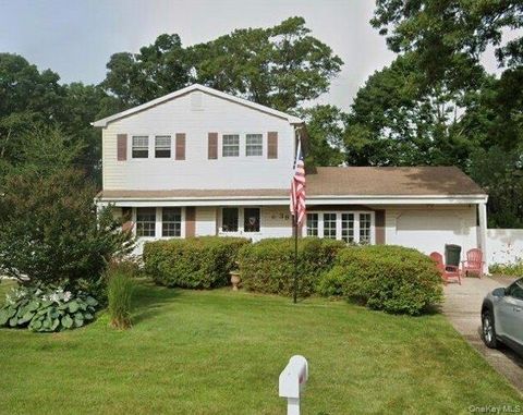 38 Pamlico Avenue Ronkonkoma NY 11779