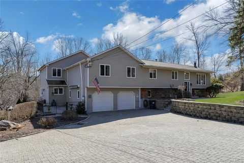 Homes For Sale - 204 Cherry Hill Road<br/> Putnam County, Carmel, NY 10512