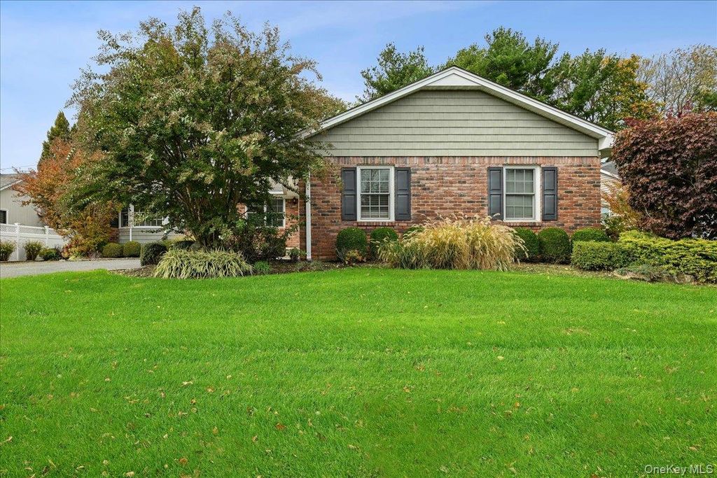 Photo of 21 Colgate Lane, Woodbury, NY 11797 (MLS # 964360)