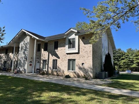 Photo of 27 El Camino Court #27, Coram, NY 11727 (MLS # 911178)