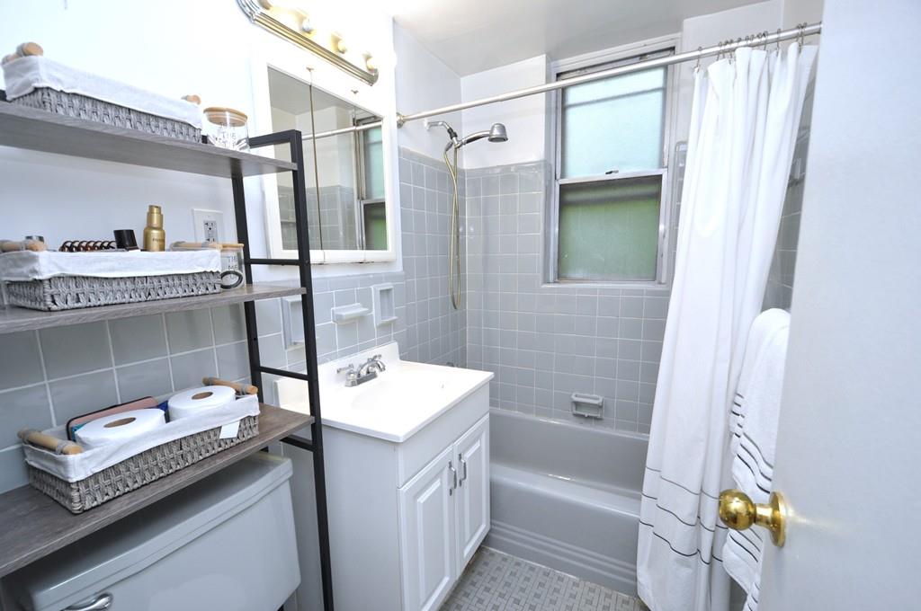 Scarsdale, New York 10583, United States, 1 Bedroom Bedrooms, ,1 BathroomBathrooms,Residential,Active,125717