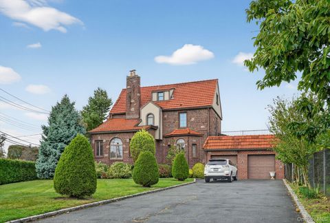 915 Malba Drive Malba NY 11357