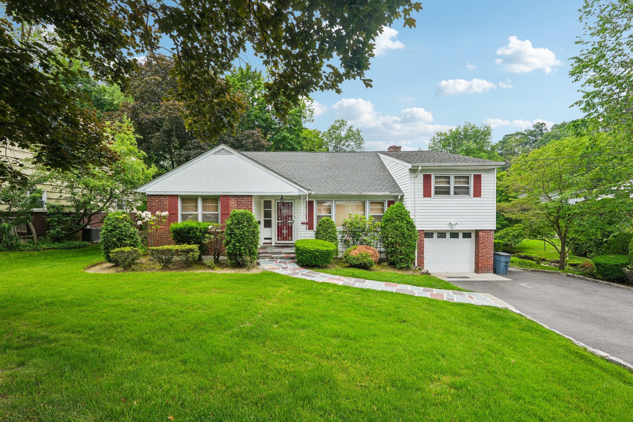 Property for Sale at Pennsylvania Avenue, Tuckahoe, New York - Bedrooms: 4 
Bathrooms: 3 
Rooms: 7  - $875,000