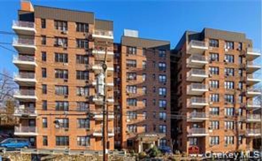 Photo of 632 Warburton Avenue #3B, Yonkers, NY 10701 (MLS # 1002240)