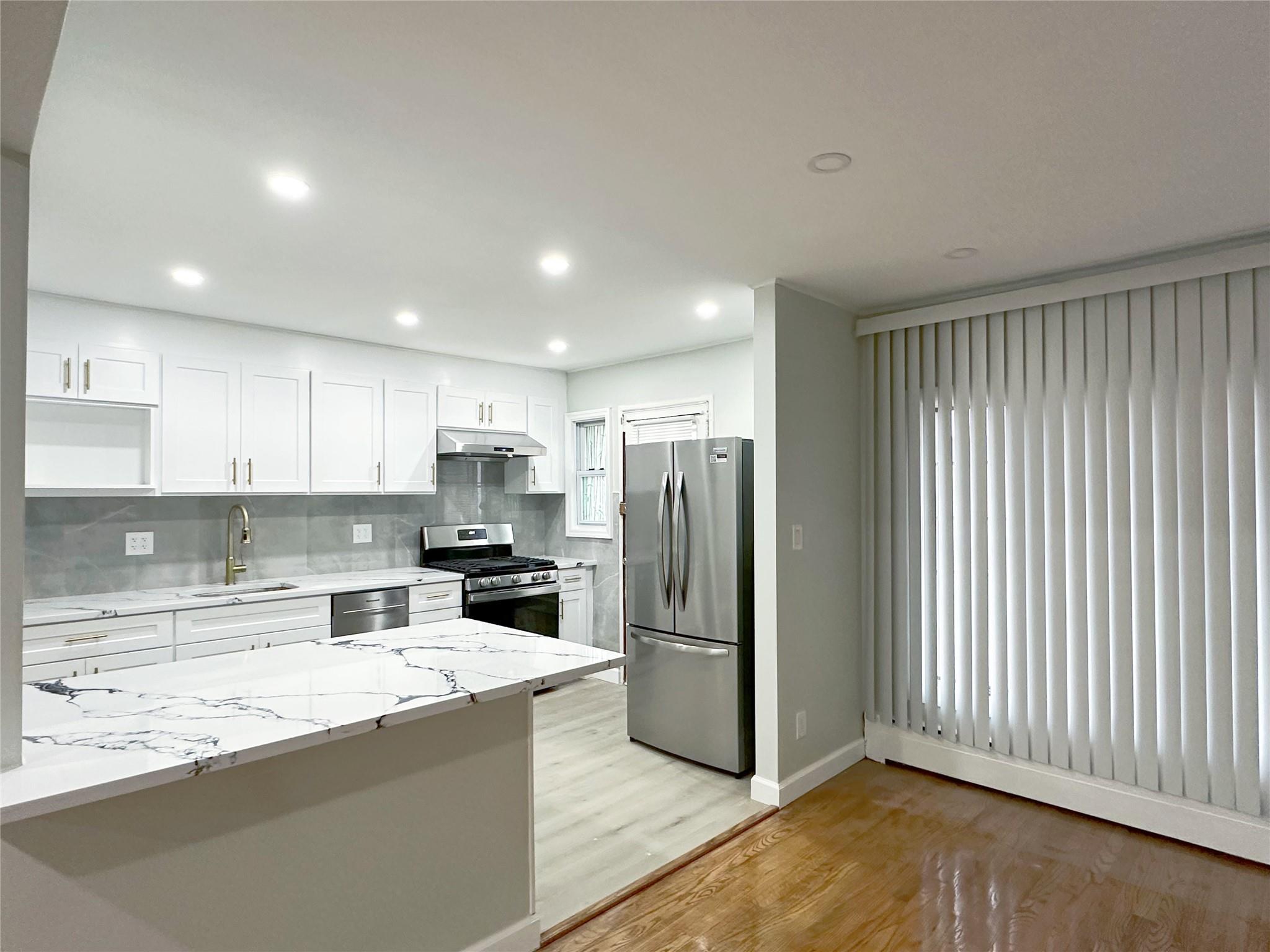 6 Rex Court, Mineola, New York image 3