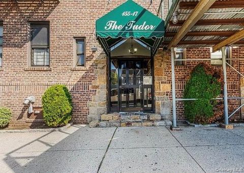 Homes For Sale - 15517 Sanford Avenue #2E<br/> Flushing, NY 11355