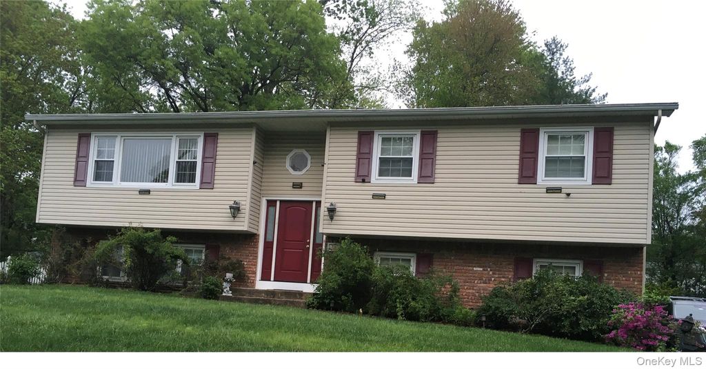 Photo of 14 Westlyn Drive Dr, Bardonia, NY 10954 (MLS # 851908)