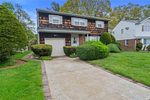 Photo of 915 School Drive, Baldwin, NY 11510 (MLS # 858394)
