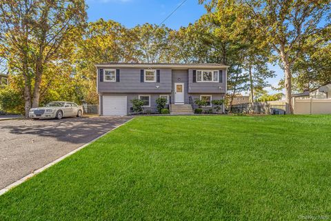 Photo of 754 Broadway, Brentwood, NY 11717 (MLS # 929664)