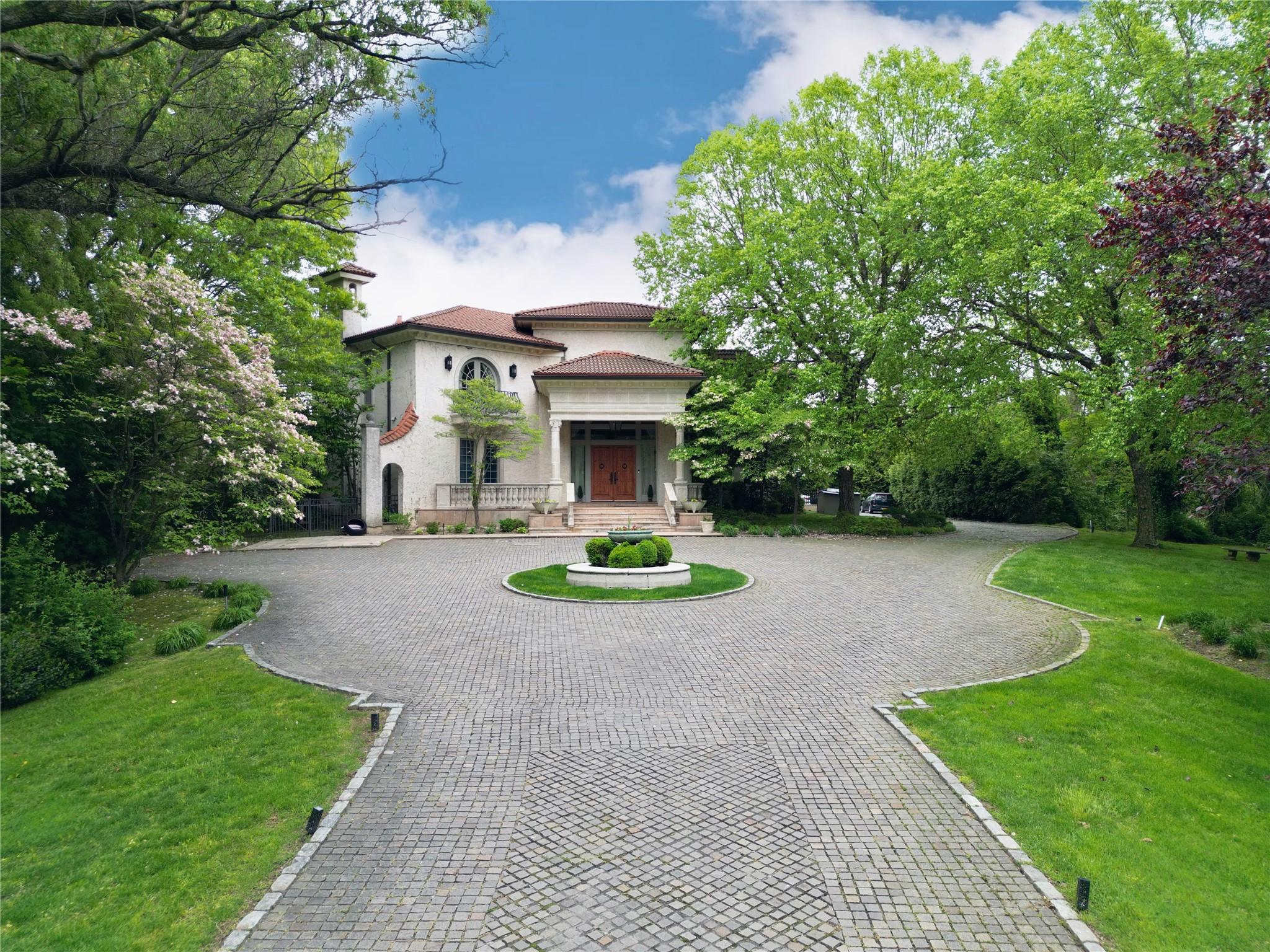 17 Split Rock Drive, Great Neck, New York image 3