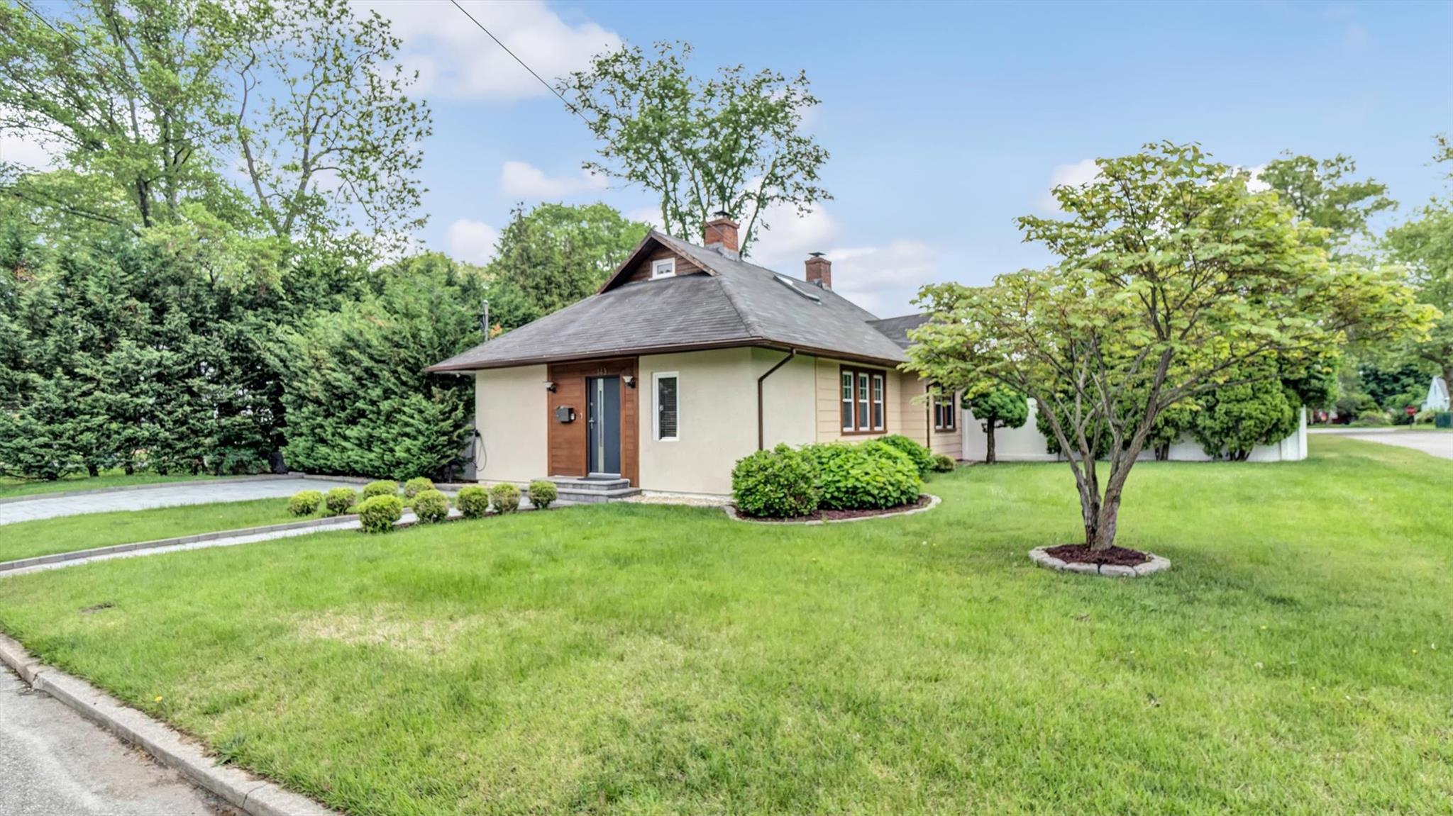 Property for Sale at Hallock Street, Riverhead, Hamptons, NY - Bedrooms: 3 
Bathrooms: 3  - $749,000